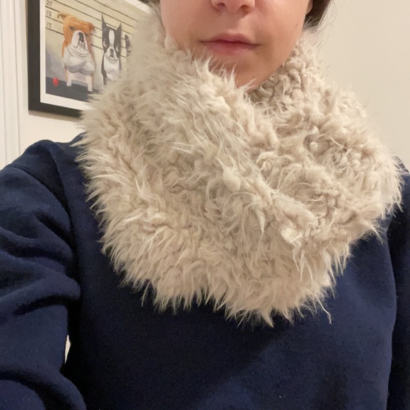 David and Young Scarf - Picture 2 of 3